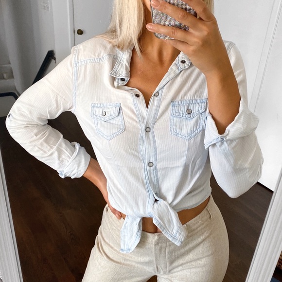 Ci Sono Tops - 👌🏼 CI SONO DENIM COLLECTION LIGHT WASH STRIPE SHIRT!